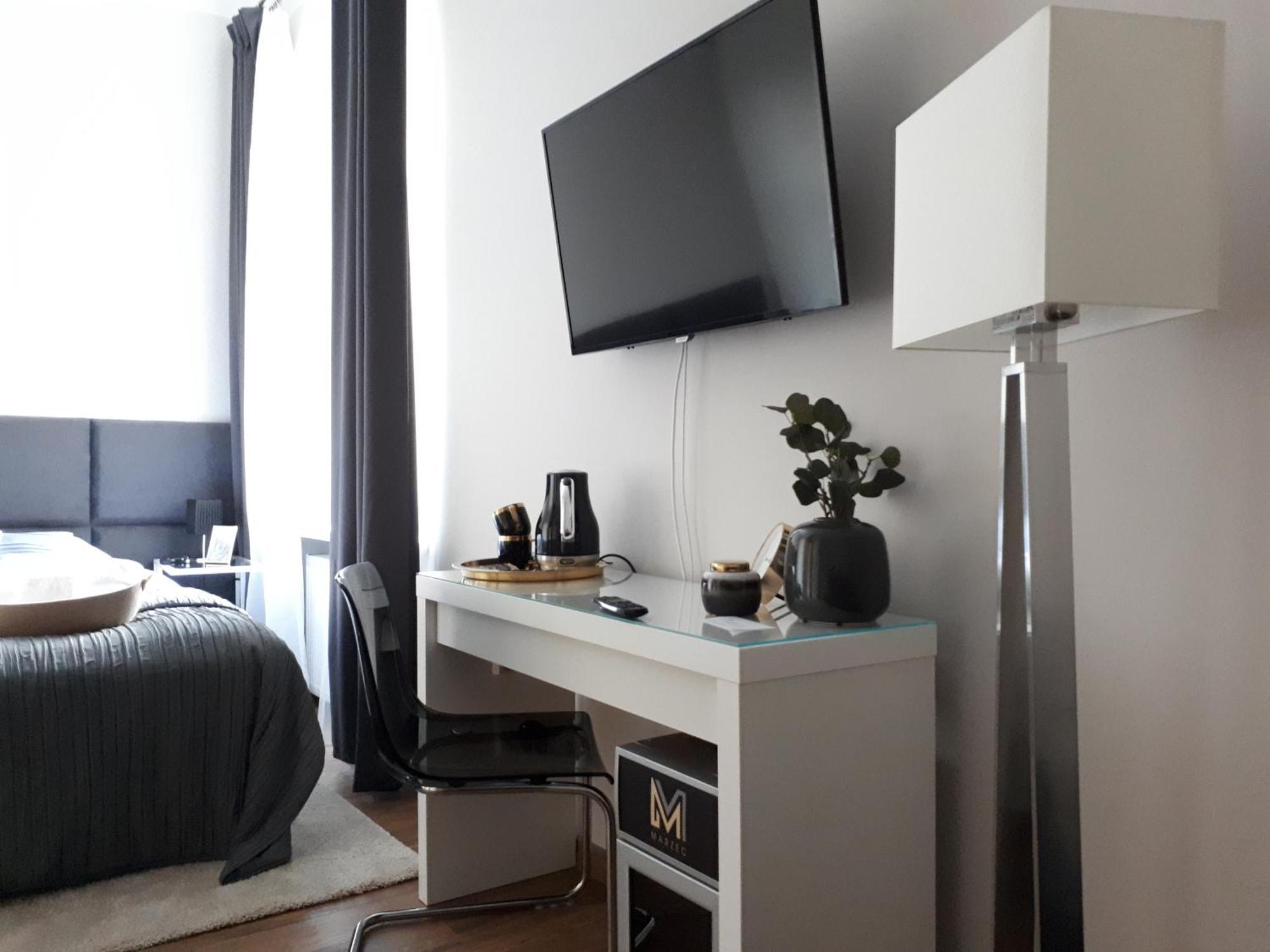 Marzec Apartamenty غنيزنو الغرفة الصورة